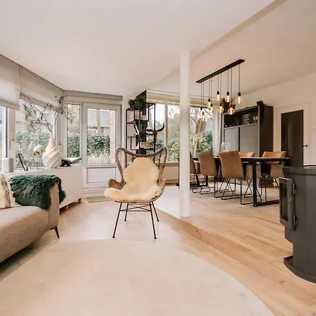Fantastic Family Home, Garden And Free Parking Villa *