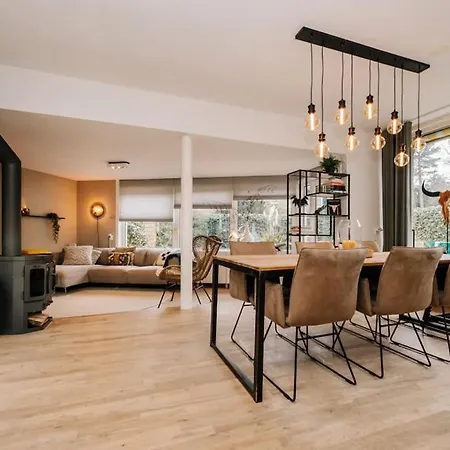 Villa Fantastic Family Home, Garden And Free Parking *