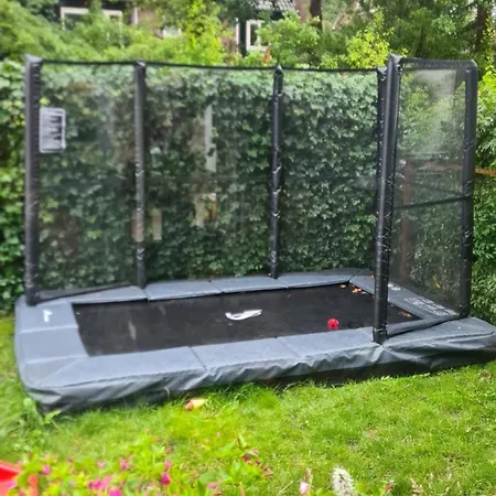 Вилла Fantastic Family Home, Garden And Free Parking *