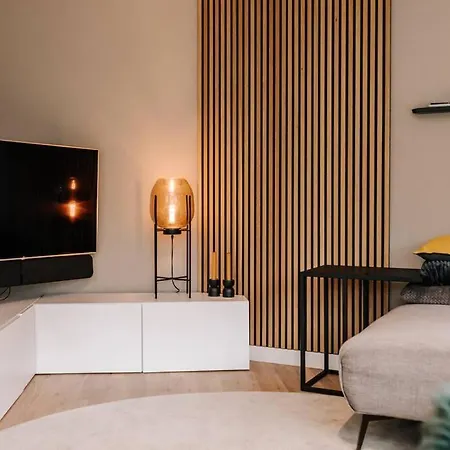 Вилла Fantastic Family Home, Garden And Free Parking *