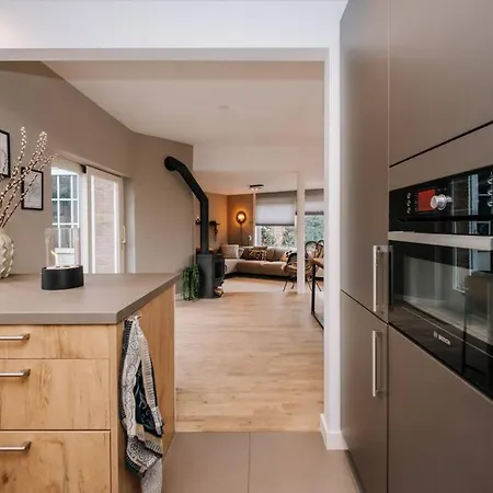 Villa Fantastic Family Home, Garden And Free Parking *